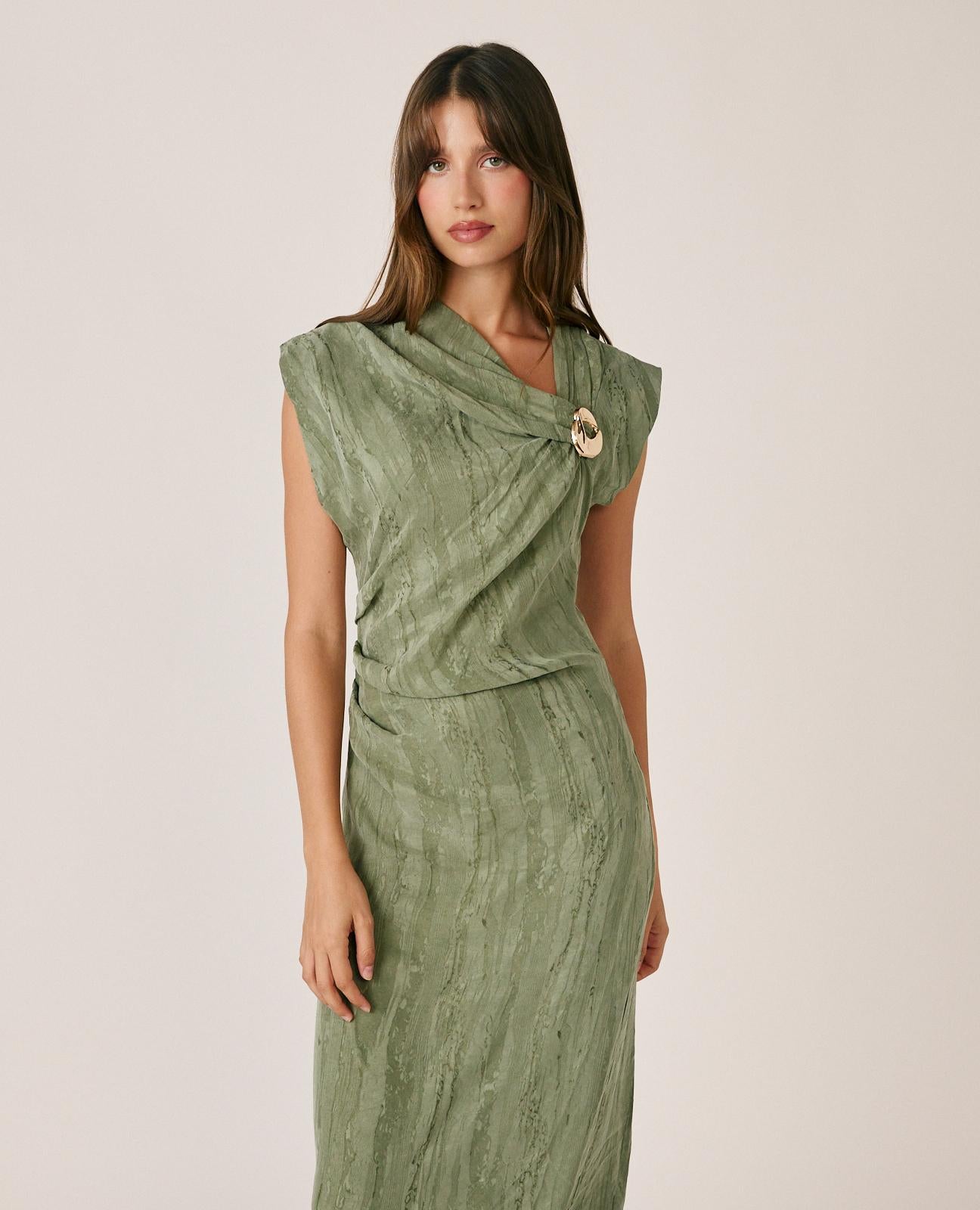 alma-en-pena-moir-jacquard-midi-dress-midikleid-khaki-drapiert image 2