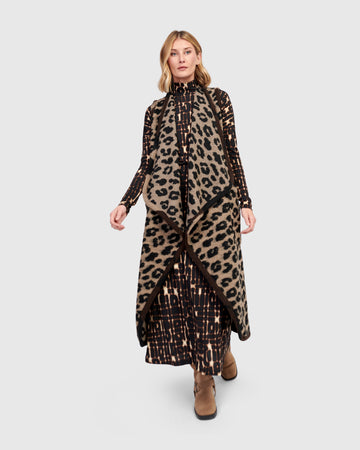 alembika-savage-cozy-draped-weste-leopard-strickweste-lang image 7