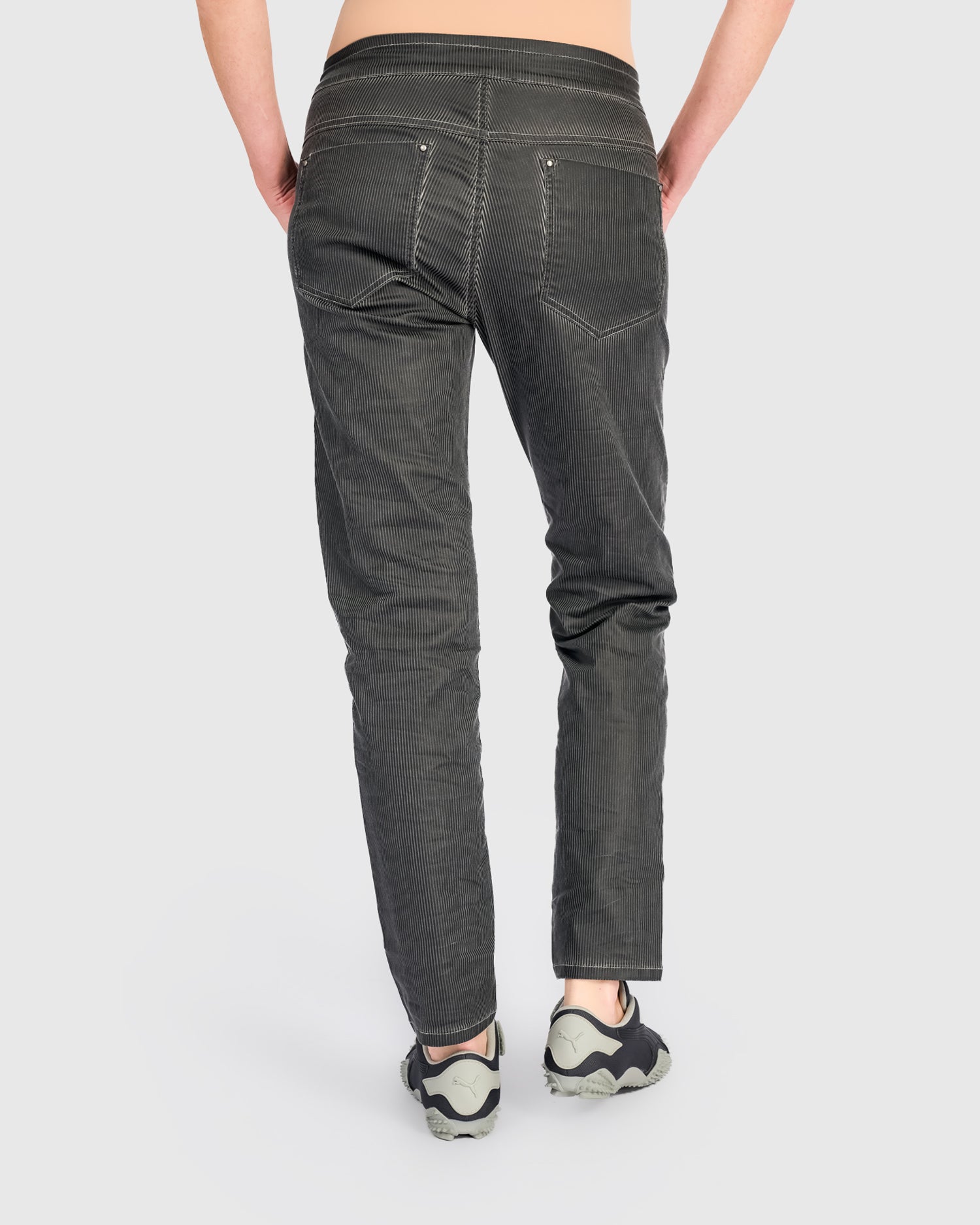 alembika-pinstripe-iconic-stretch-jeans-carbon image 4