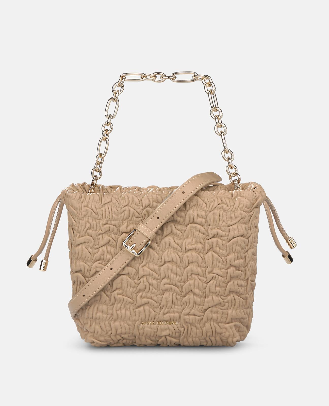 alma-en-pena-beuteltasche-leder-sand-mit-kettenriemen image 1