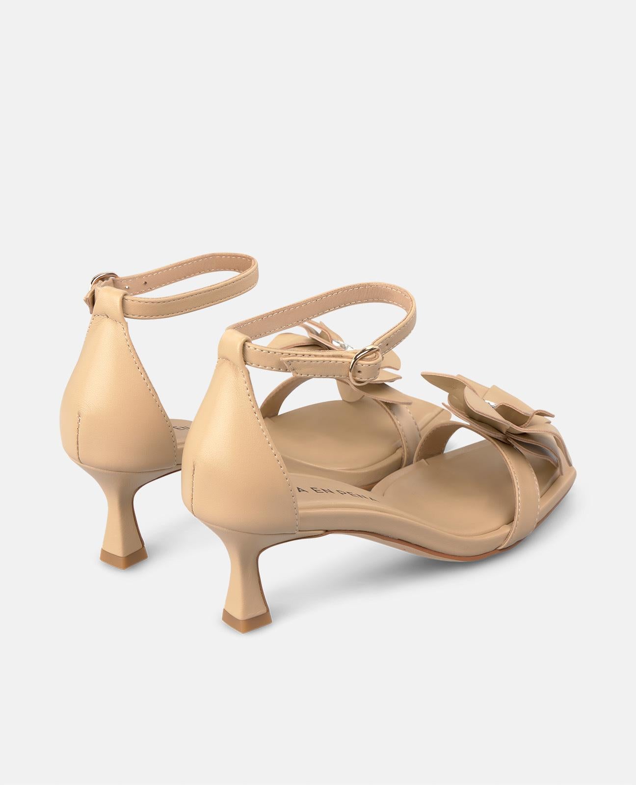 alma-en-pena-flower-sandalette-damen-mini-absatz-sandale-beige-6-cm image 4