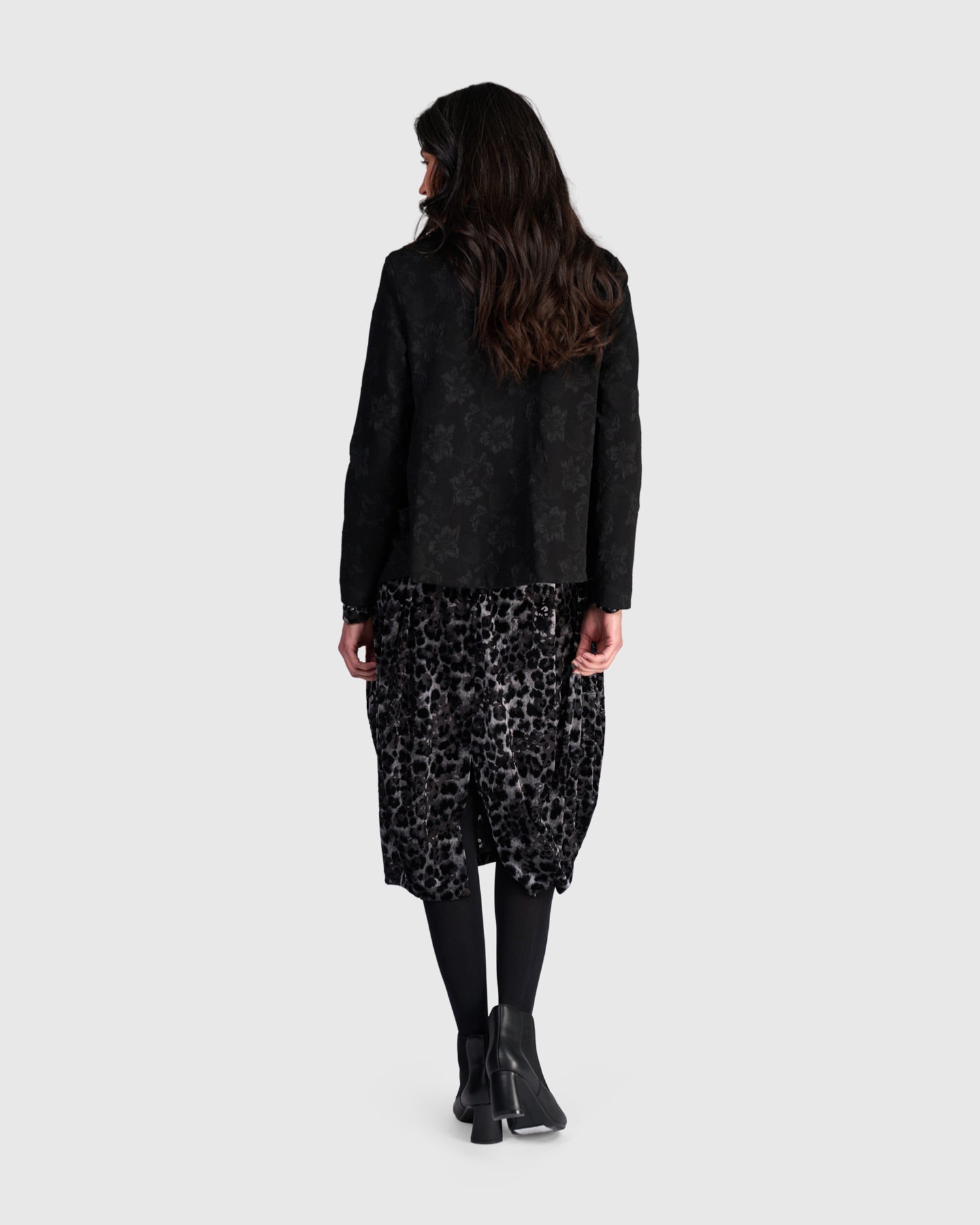 alembika-seraphine-blazer-black-flora-stretch-blazer image 5