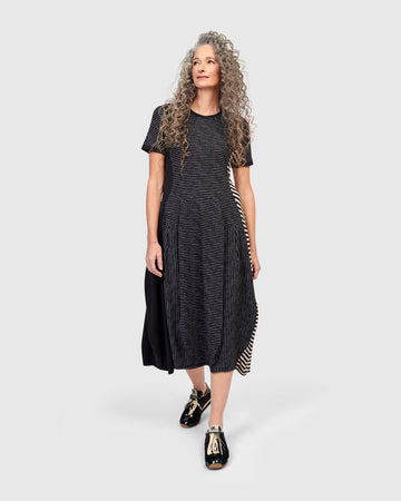 alembika-urban-yucatan-crew-cocoon-kleid-streifen image 5