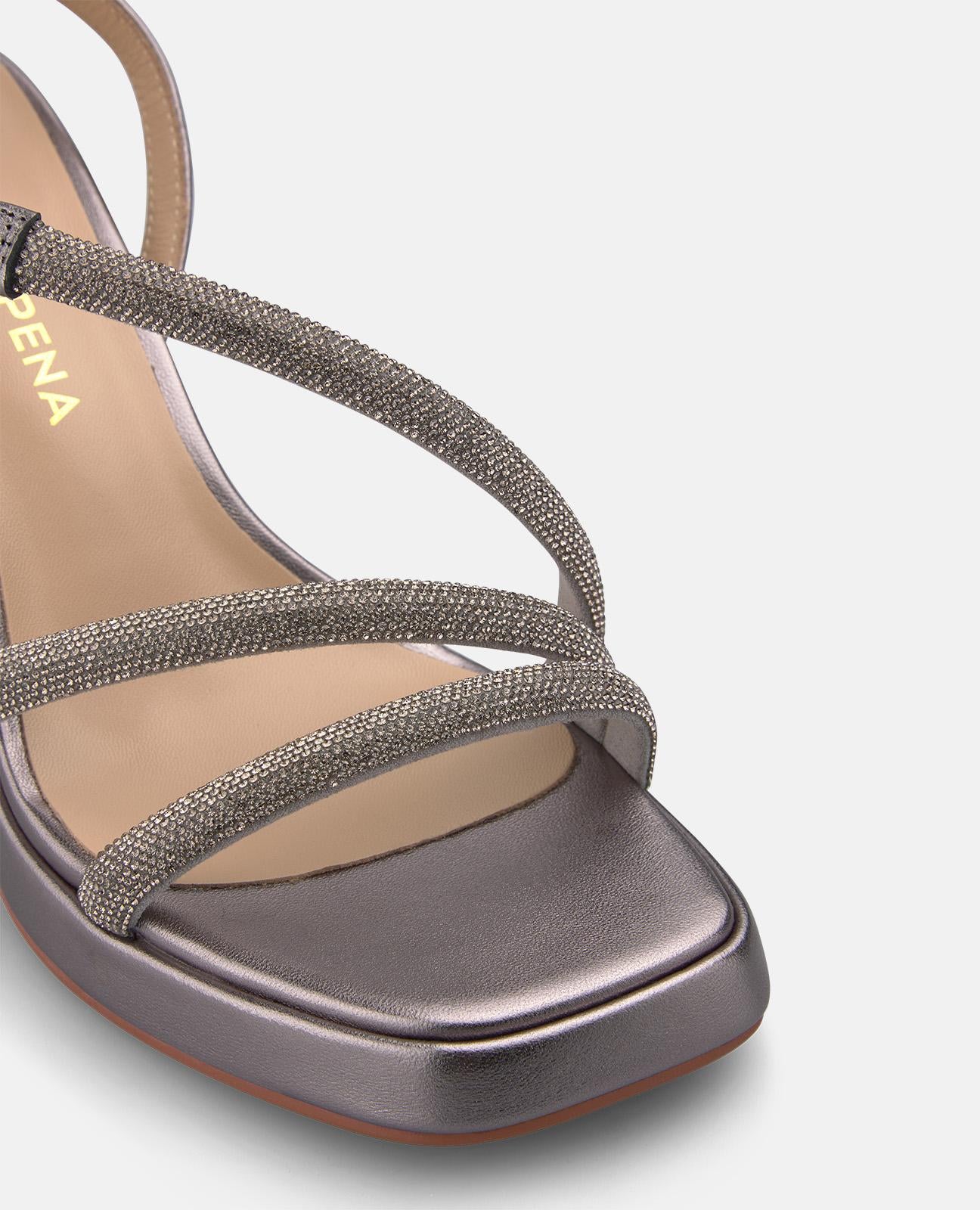 alma-en-pena-metallic-strap-sandals-sandaletten-mit-8-5-cm-blockabsatz-in-silber image 4