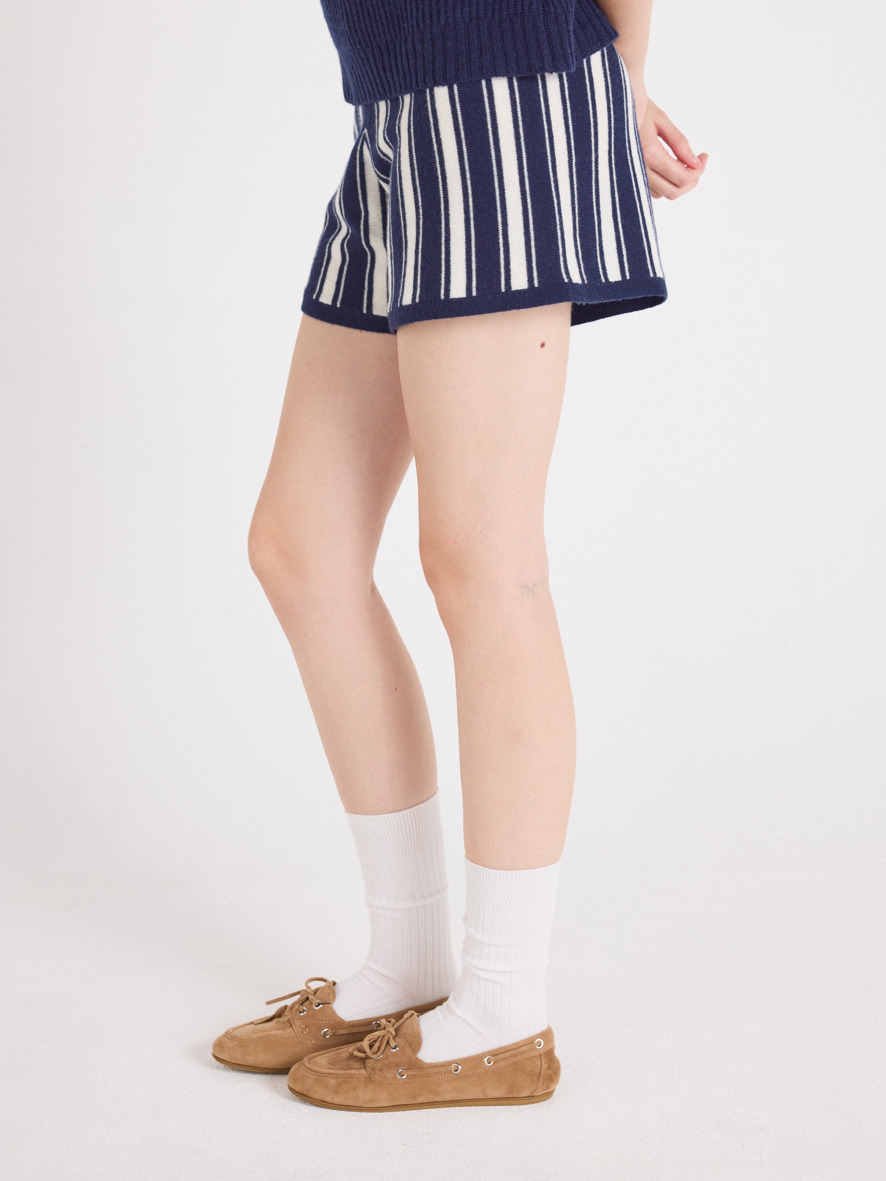absolut-tyra-shorts-damen-100-kaschmir-oversize-zweifarbige-streifen-creme image 4