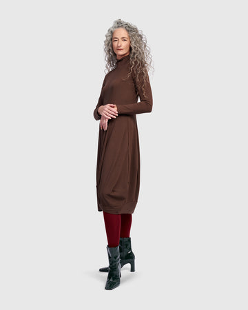 alembika-essential-turtleneck-cocoon-kleid-umber image 4