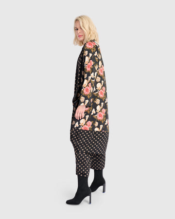 alembika-spritz-duster-black-bronze-dots-mantel image 6