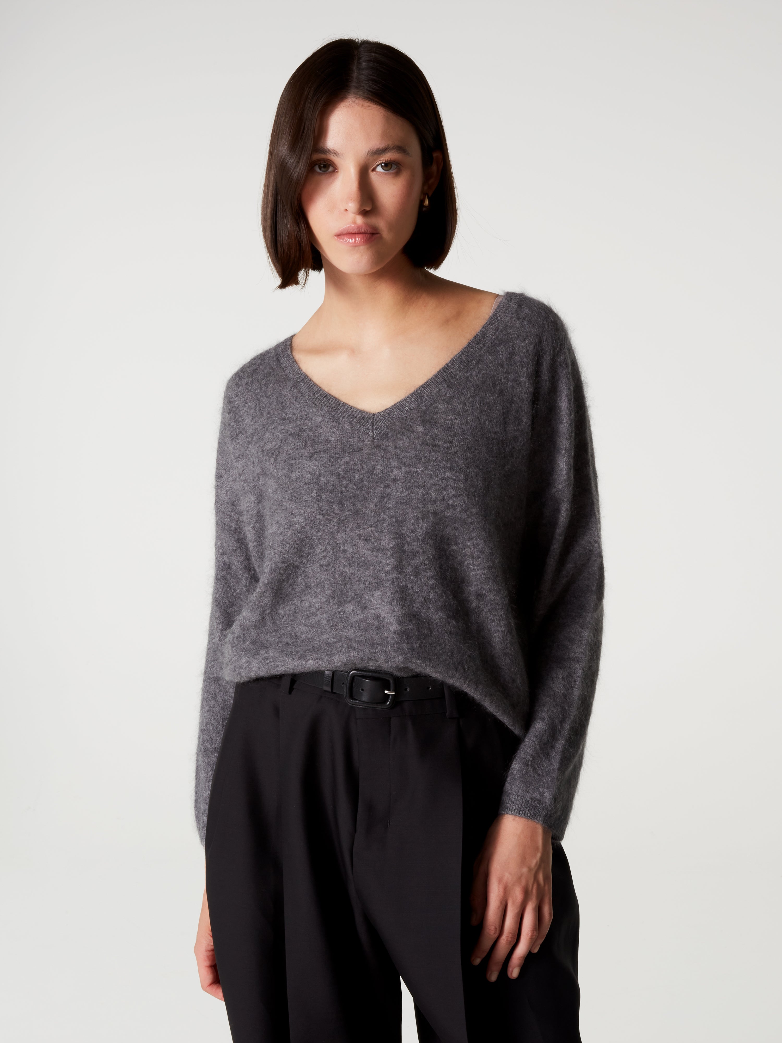 absolut-pull-soeli-kaschmirpullover-v-ausschnitt-oversize-grau image 1