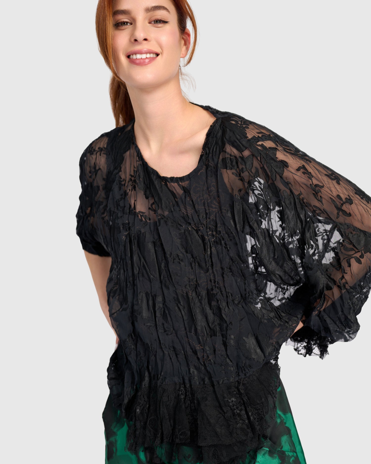 alembika-veiled-lace-top-sheer-schwarz-spitze image 7