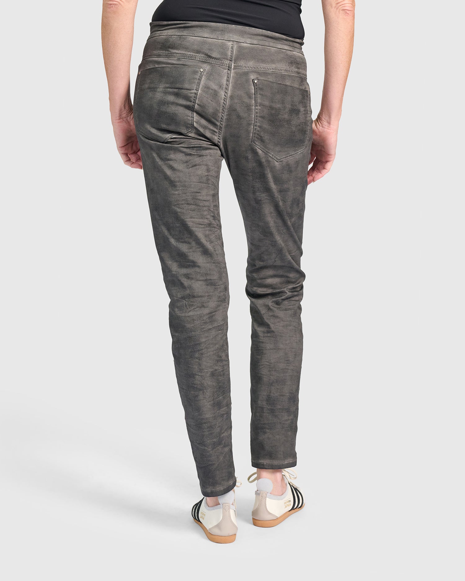 alembika-stone-wash-iconic-stretch-jeans-smoke-slim-straight image 5