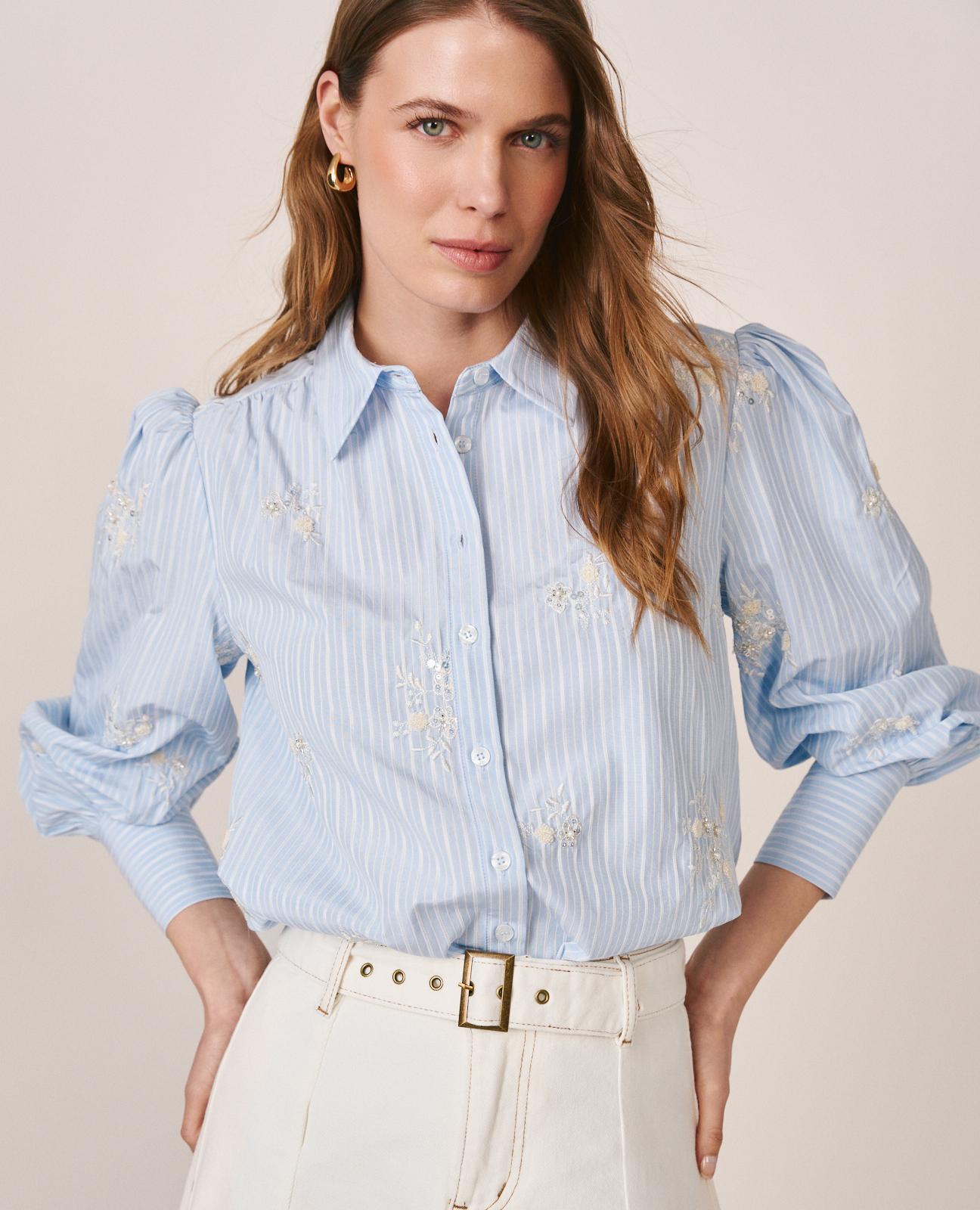 alma-en-pena-gestreifte-popeline-bluse-mit-stickerei-puff-rmel-blau image 1