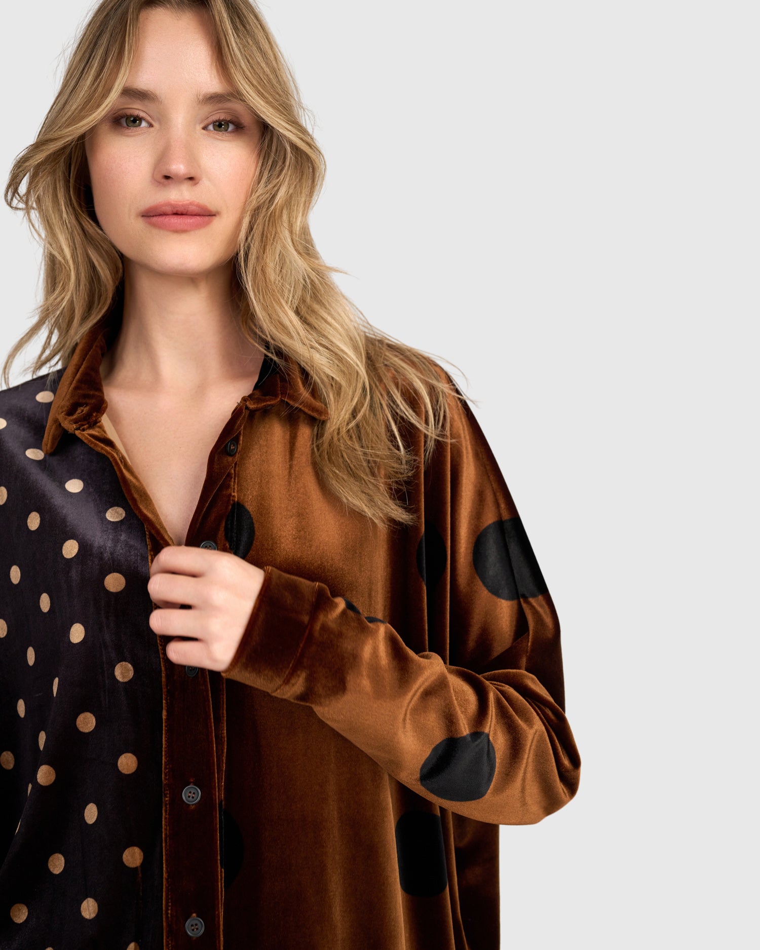 alembika-nellie-velvet-shirt-bluse-amber-dot-mix image 6