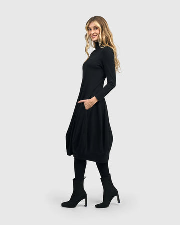 alembika-essential-turtleneck-cocoon-dress-black-midikleid image 5