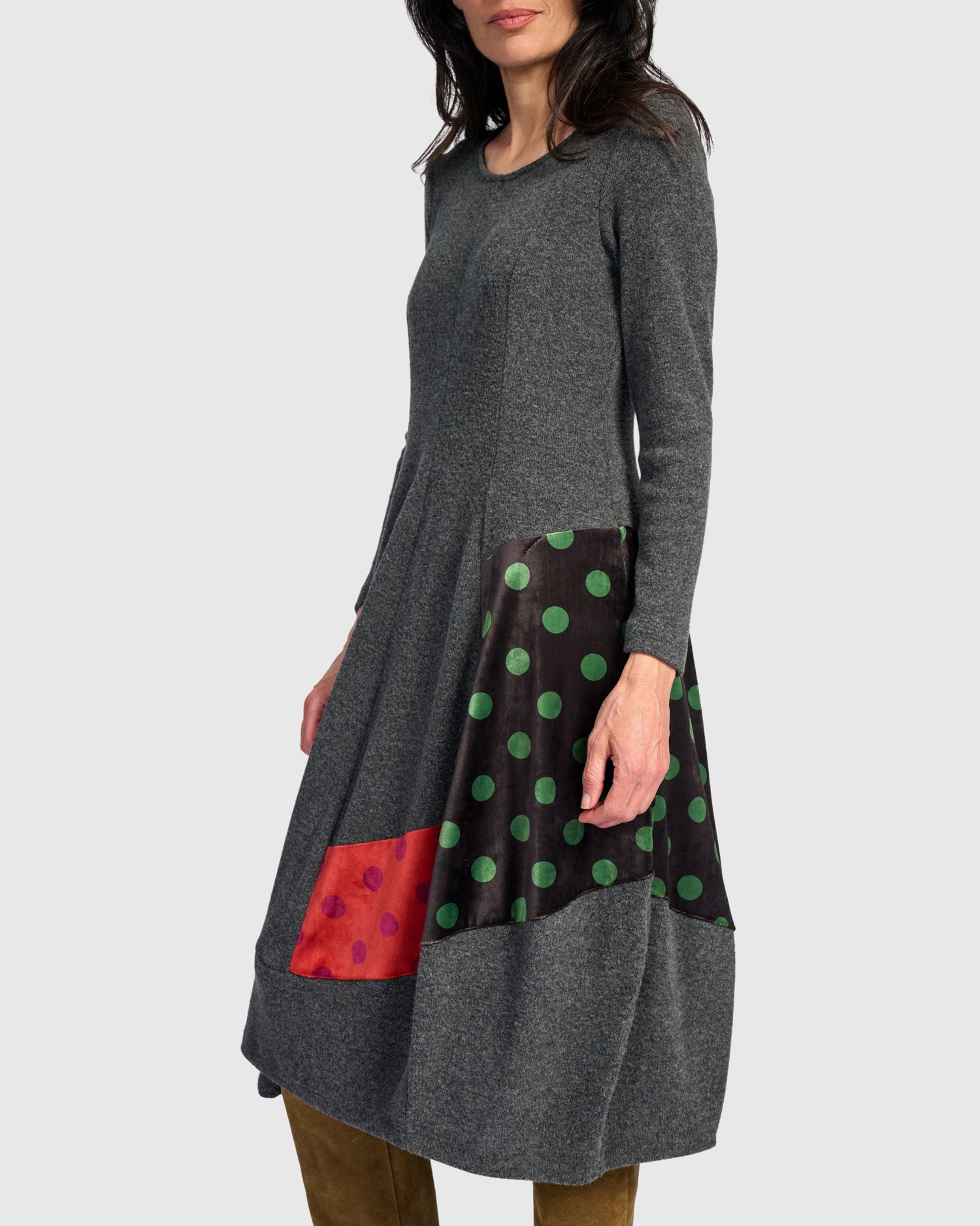 alembika-moxie-cocoon-kleid-carbon-dots image 3