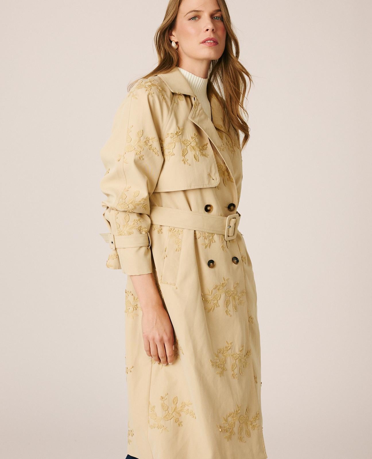 alma-en-pena-trenchcoat-beige-3-4-l-nge-mit-blumenstickerei-und-g-rtel image 3