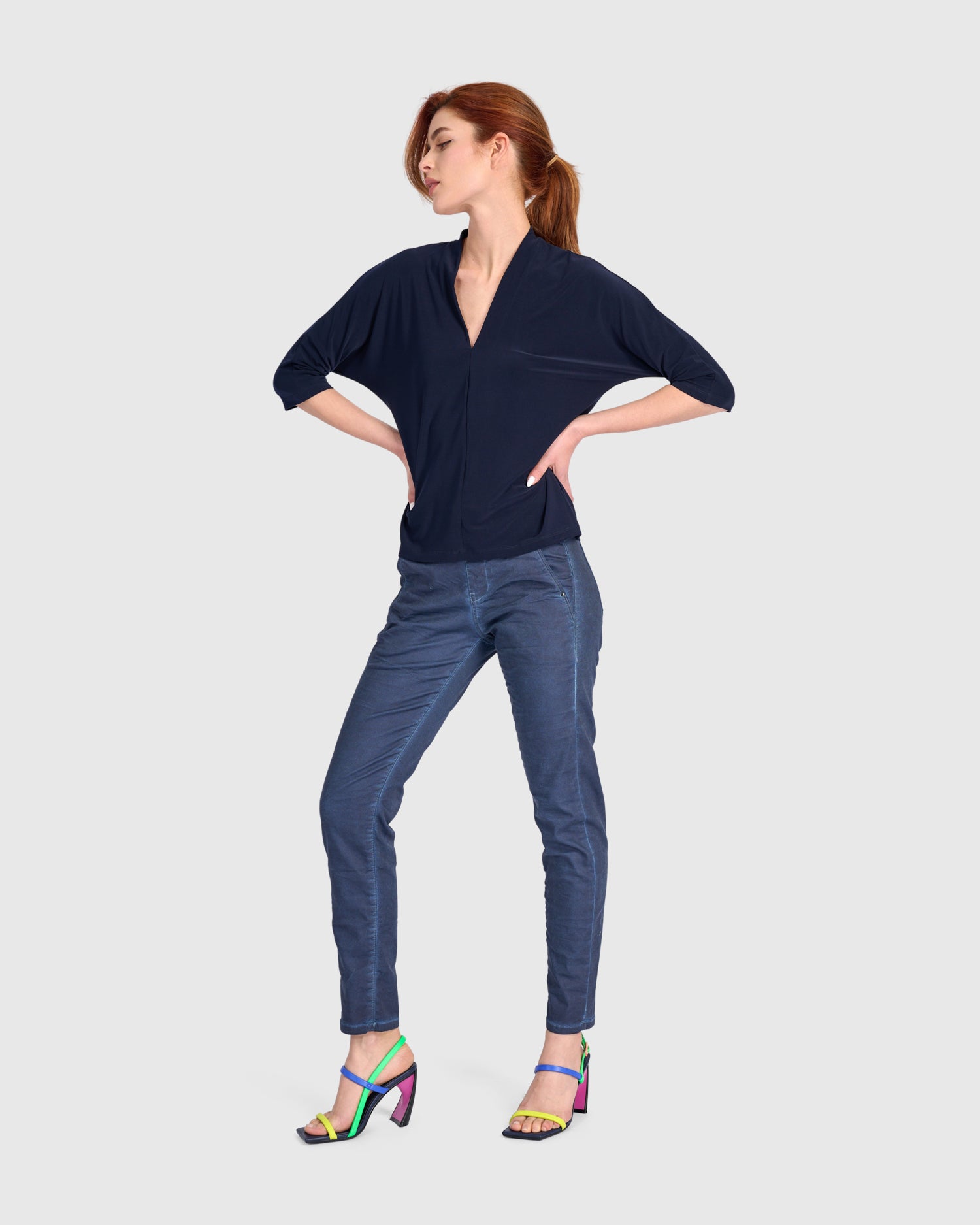 alembika-fluid-slinky-dolman-top-navy-essential-top image 5