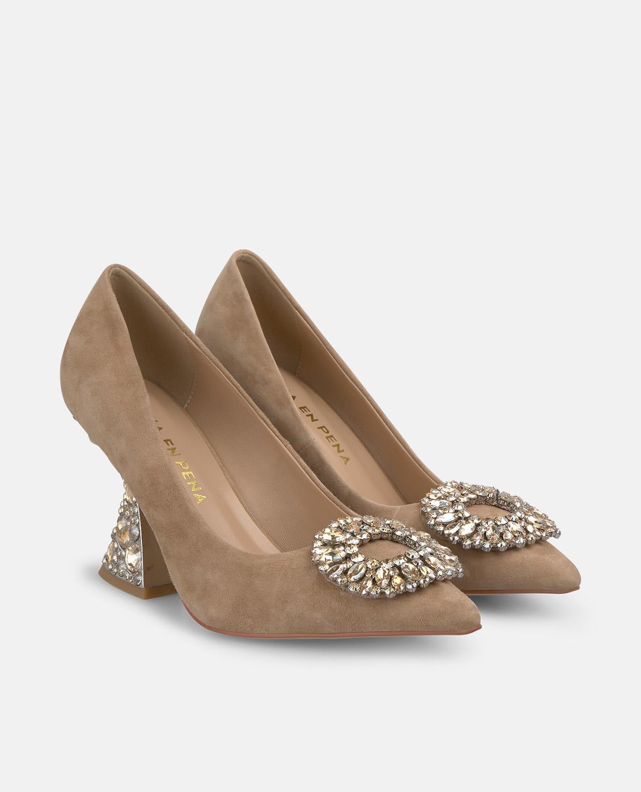 alma-en-pena-high-heel-pumps-mit-juwel-absatz-und-brosche-8-cm-camel image 2