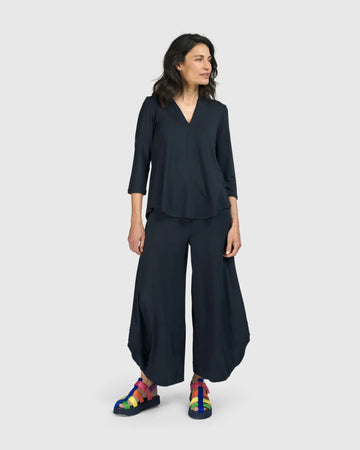 alembika-essential-v-neck-top-ocean-3-4-arm-shirt image 2
