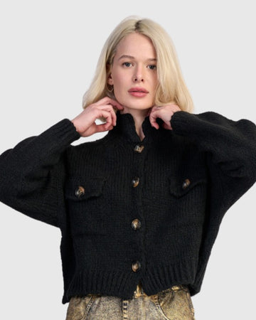 alembika-trucker-cardigan-schwarz-cropped-strickjacke image 2