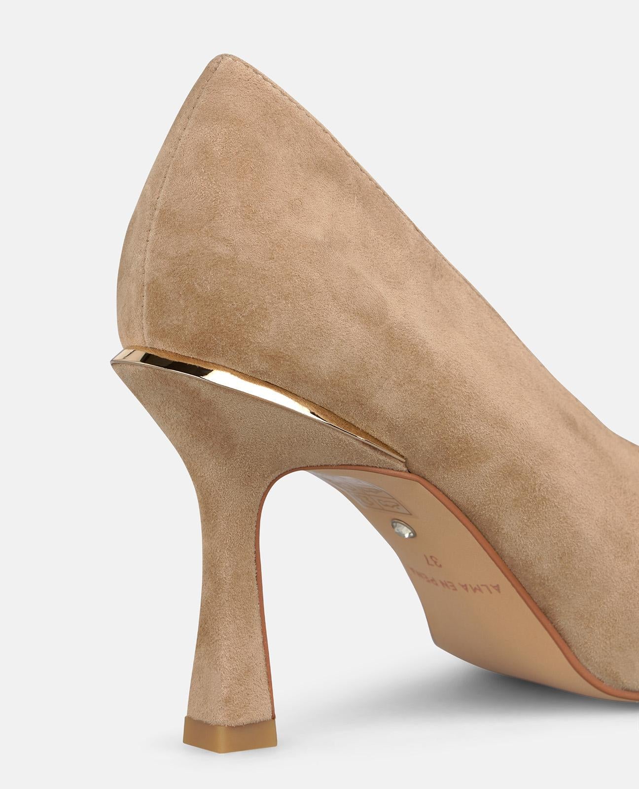 alma-en-pena-suede-pumps-mit-spitzzehe-8-cm-absatz-in-arena image 4