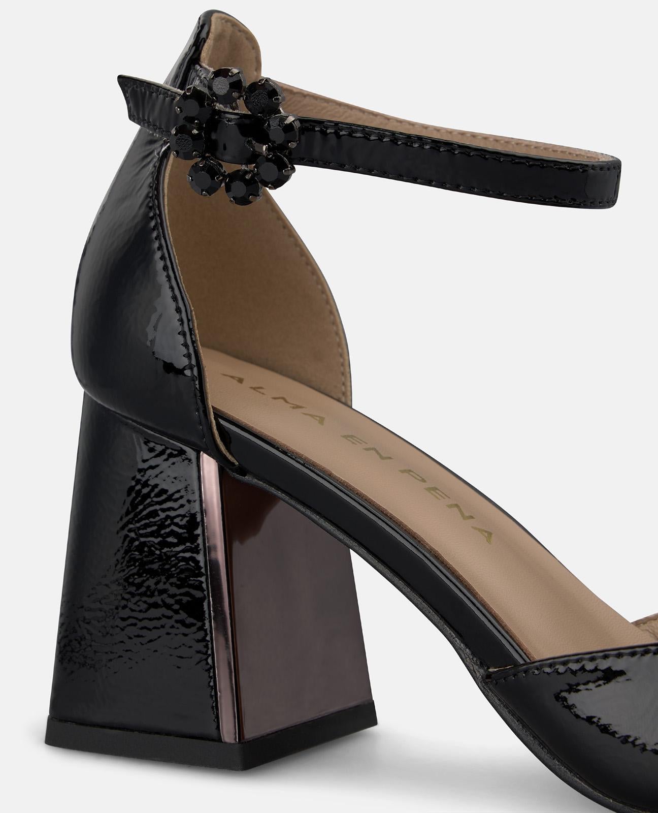 alma-en-pena-lack-pumps-seitlich-offen-7-cm-blockabsatz-schwarz image 4