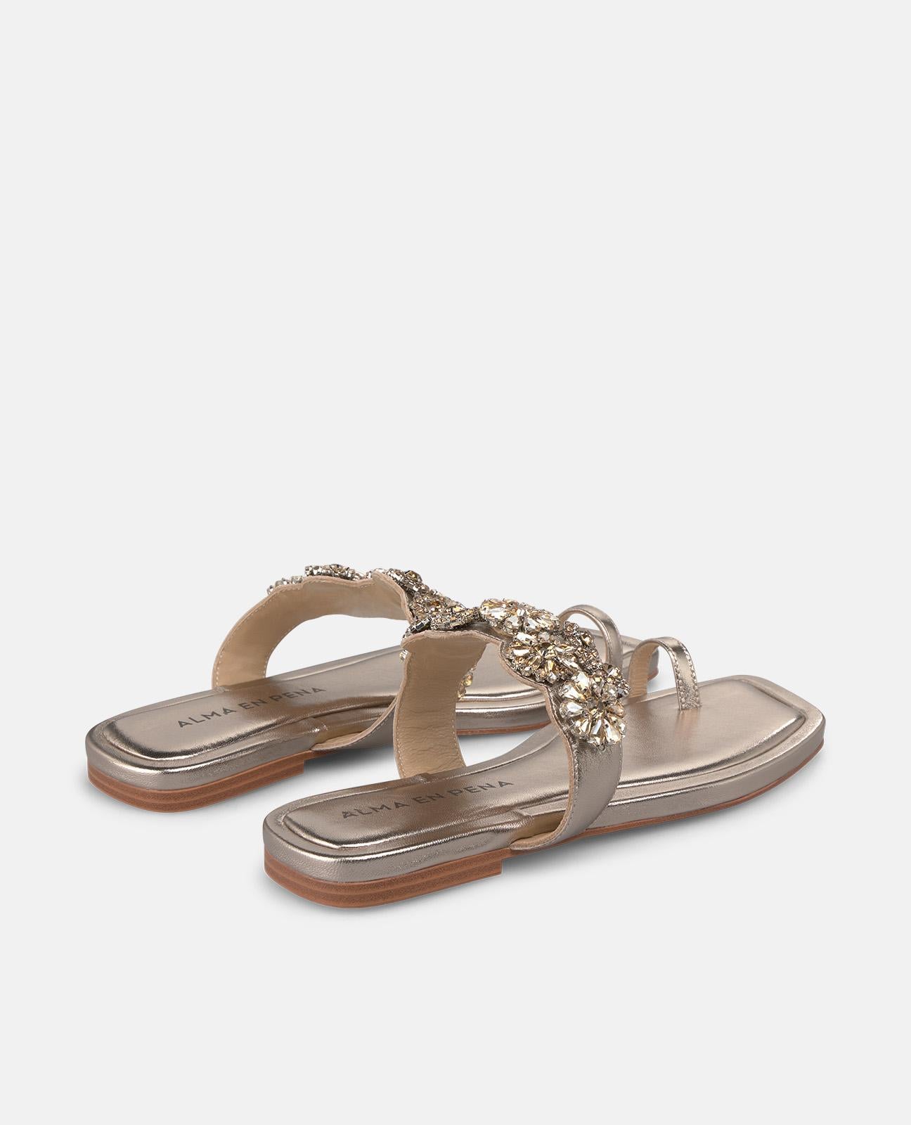 alma-en-pena-toe-sandal-ornament-bronze-flach-1-cm image 3