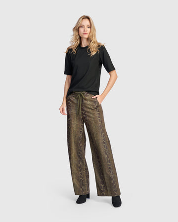 alembika-essential-mockneck-tee-schwarz-damen-shirt-halbarm image 2