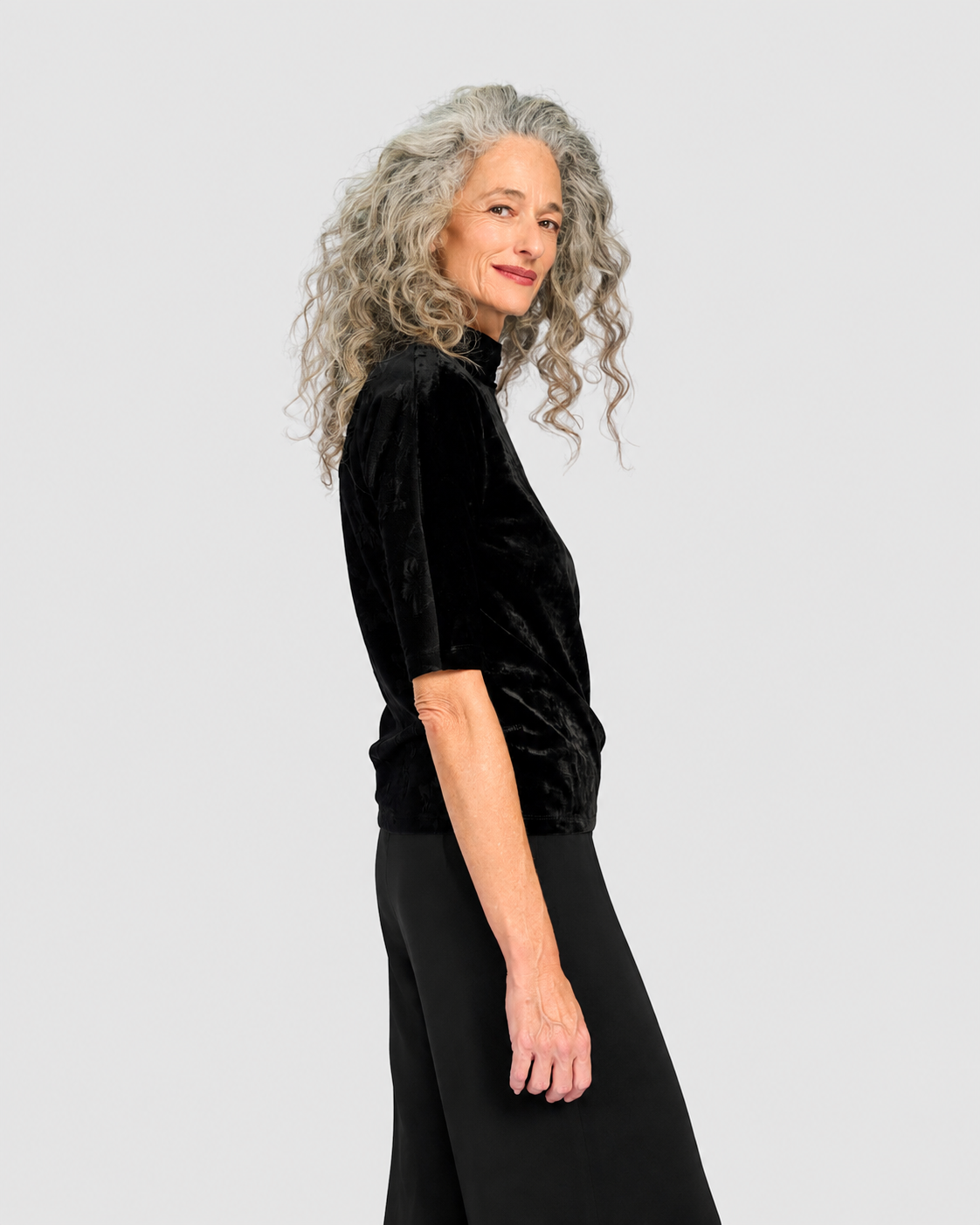 alembika-adagio-mockneck-top-schwarz-flora-samt image 3