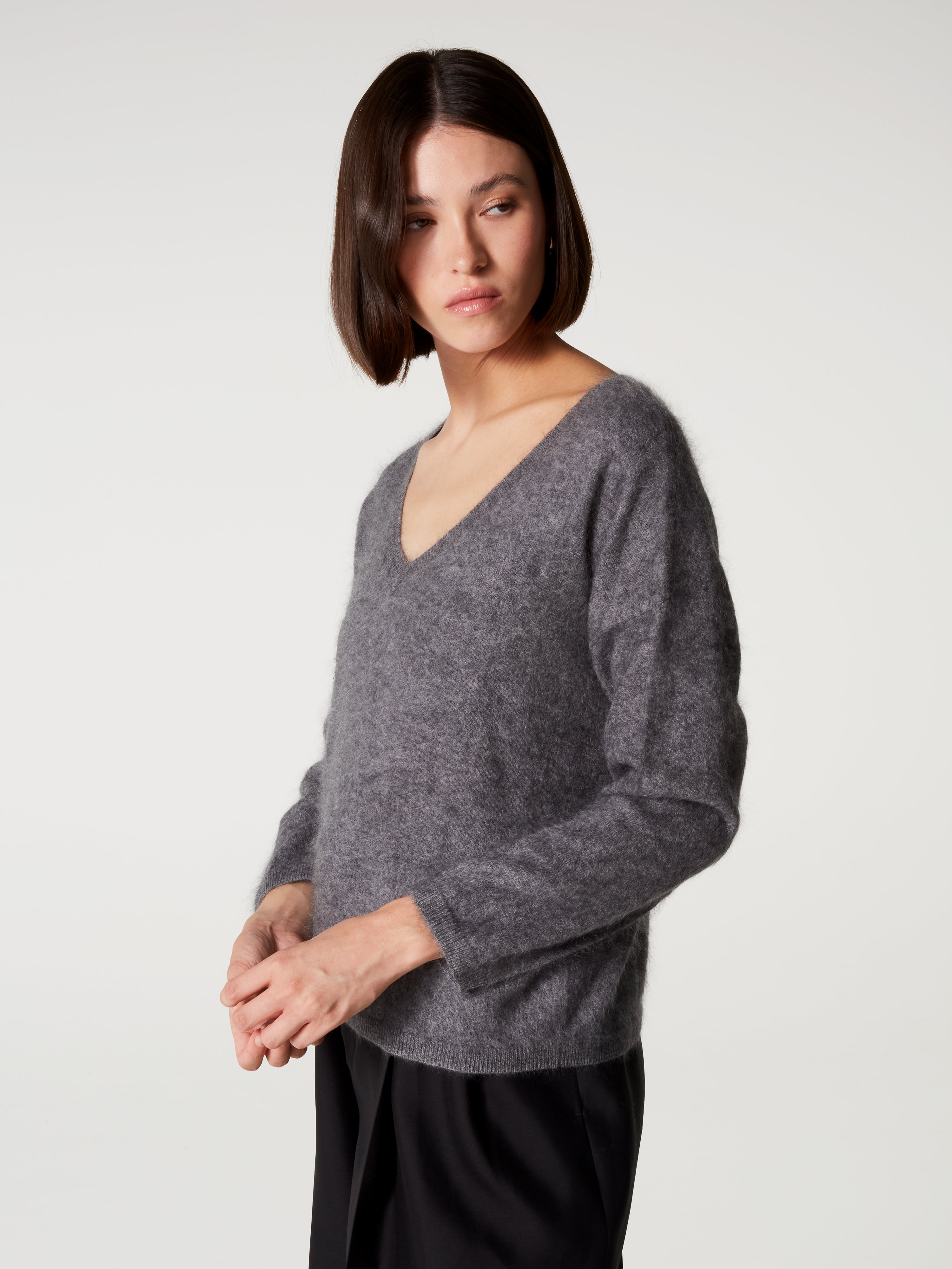 absolut-pull-soeli-kaschmirpullover-v-ausschnitt-oversize-grau image 3