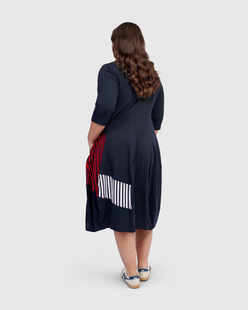 alembika-alyssa-cocoon-kleid-navy-midi-mit-taschen image 8