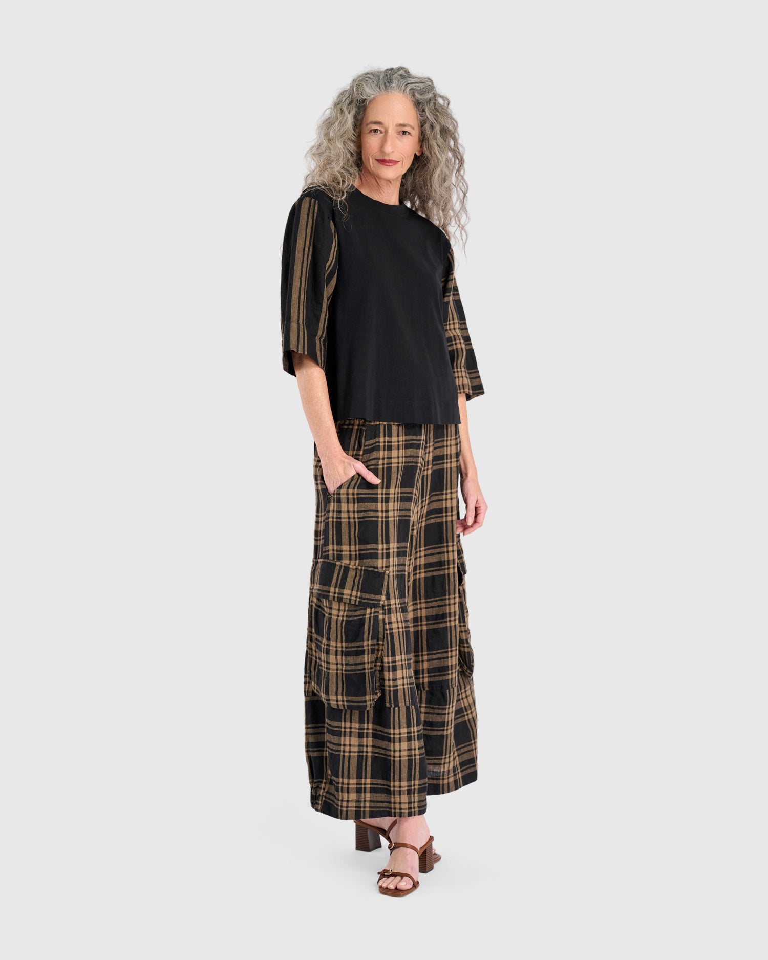 alembika-vetiver-mix-material-top-schwarz-sepia image 6