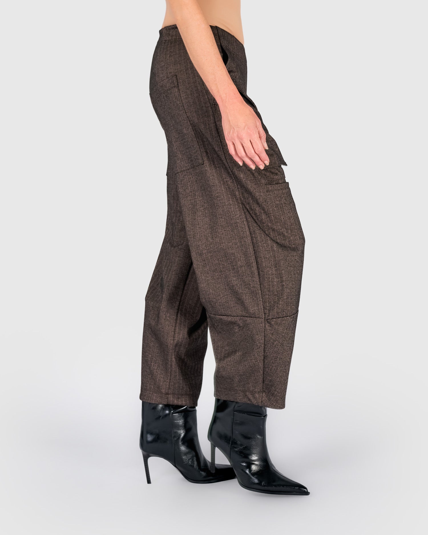 alembika-atelier-herringbone-hose-taupe image 4