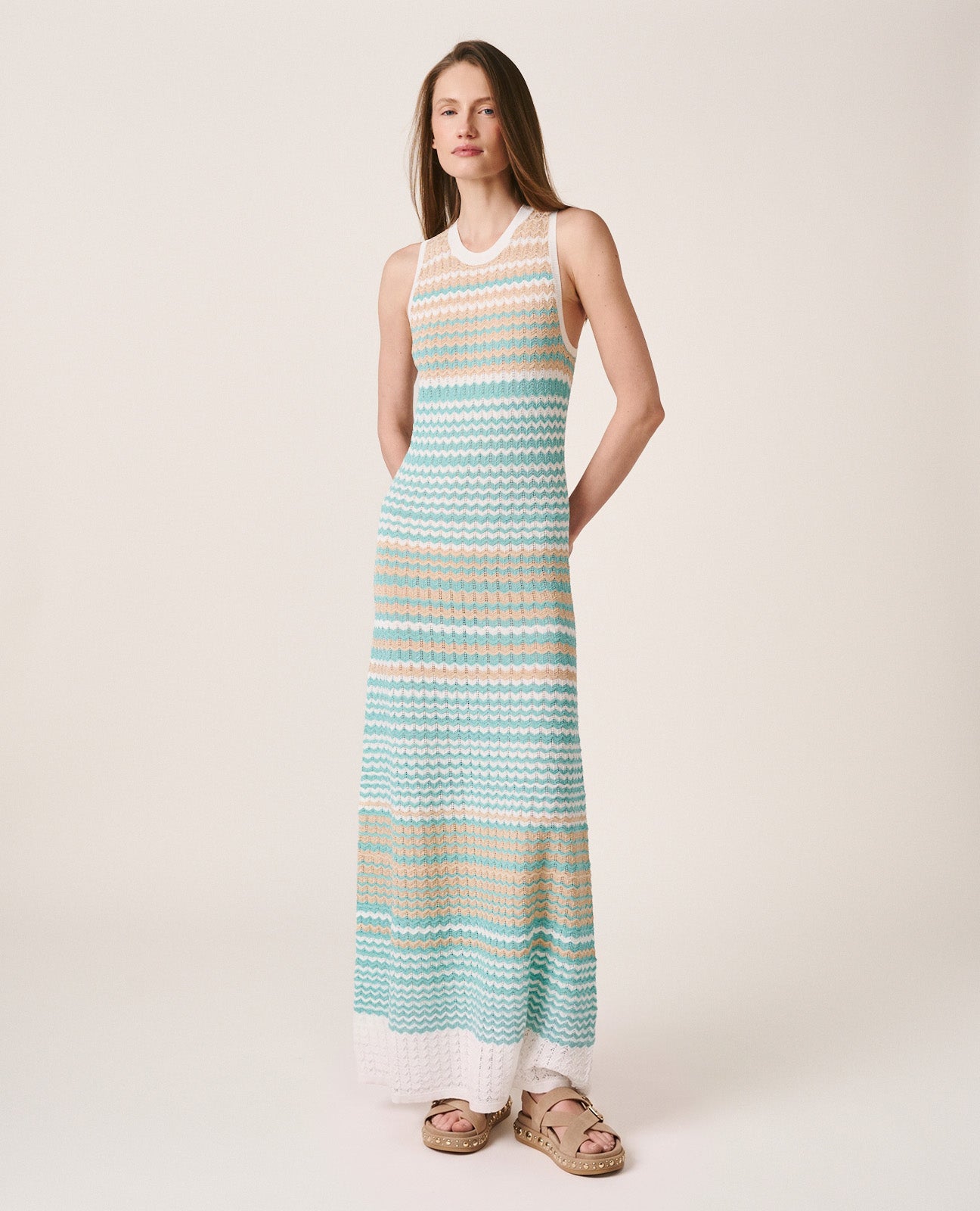 alma-en-pena-sleeveless-knit-dress-langes-rmelloses-strickkleid-blau image 1