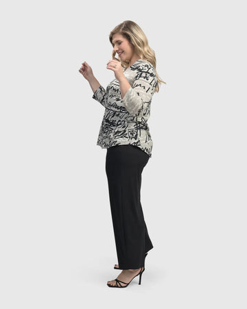 alembika-flirty-signature-v-neck-top-damen-script-muster image 8
