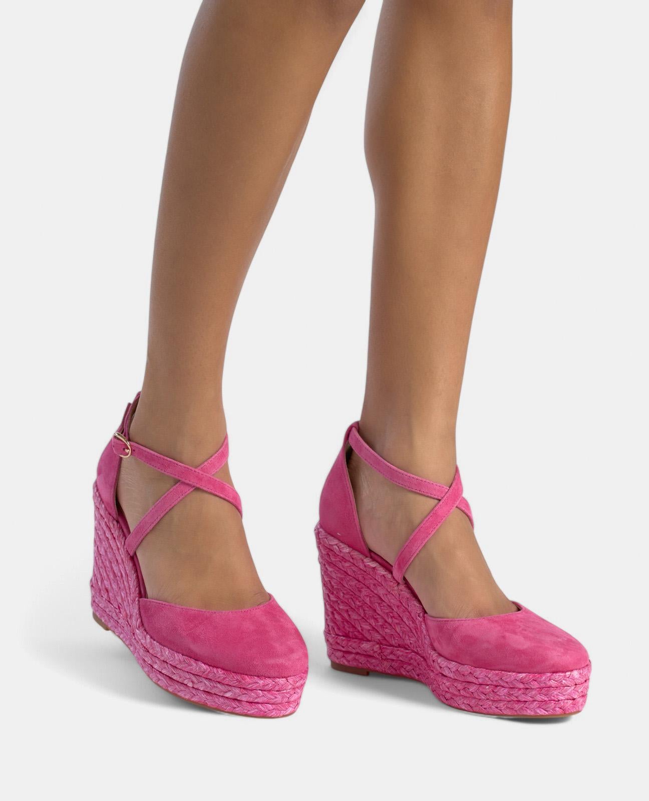 alma-en-pena-high-wedge-with-crossed-straps-keilsandale-fuchsia-8-cm image 4