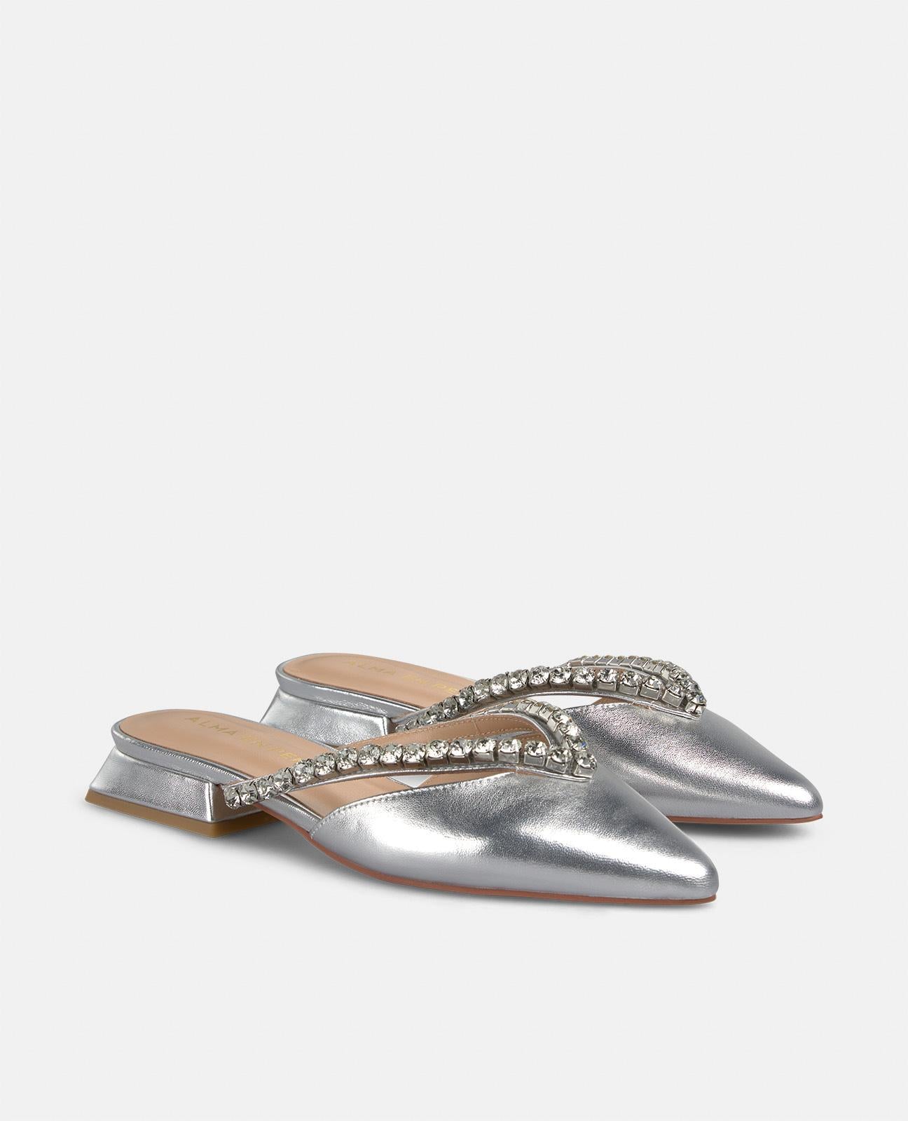 alma-en-pena-flat-shoe-with-straps-spangen-mules-silber-2-cm image 2
