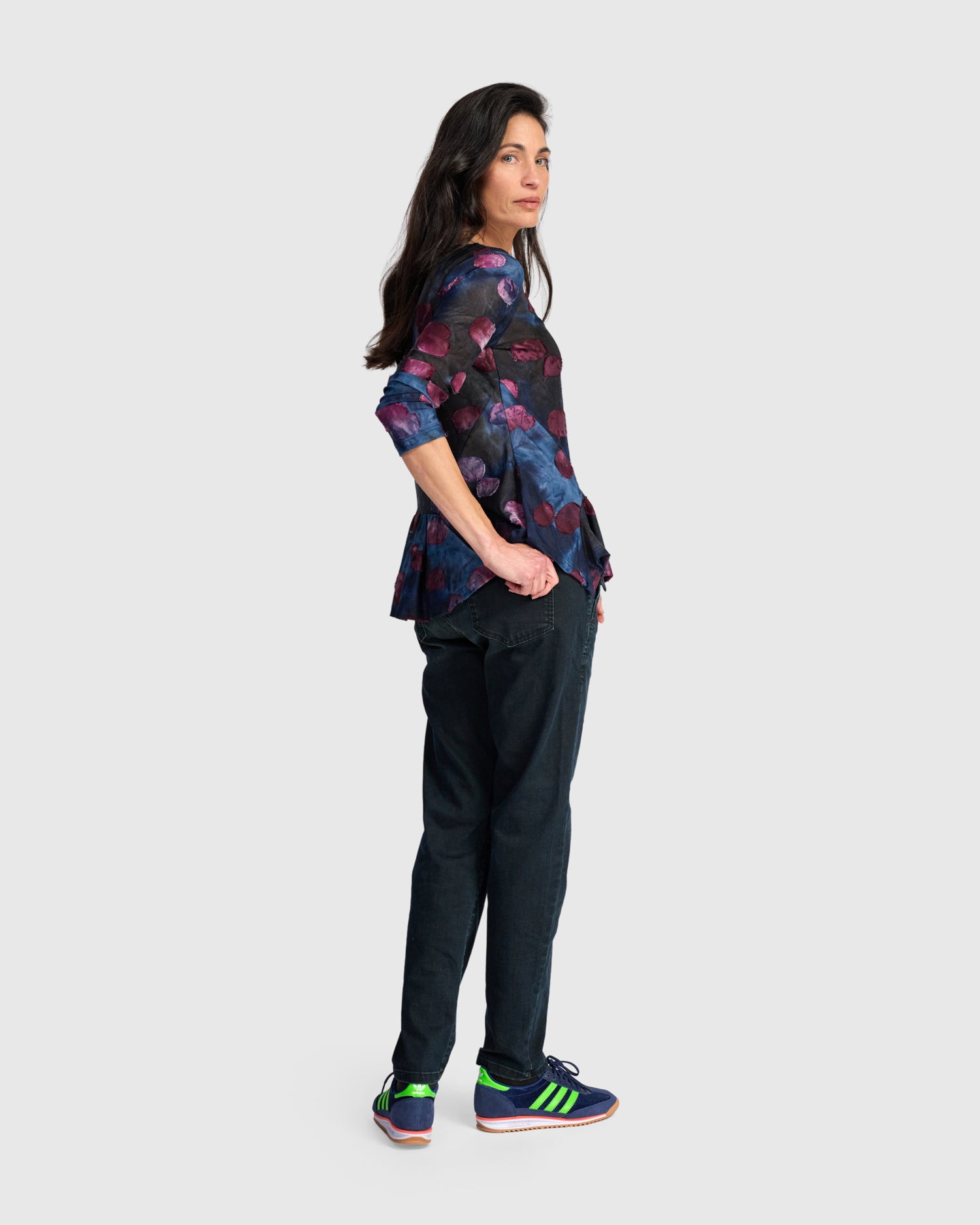 alembika-addison-flouncy-tee-damen-midnight-wine-langarm image 5