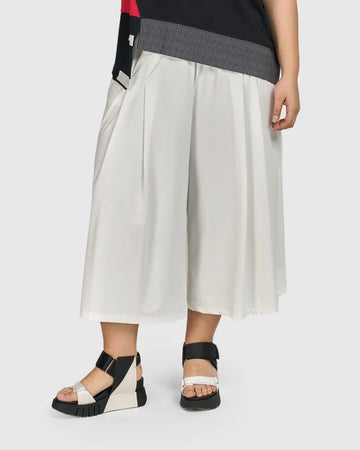 alembika-tekbika-royale-pants-eggshell-weite-crop-hose image 3