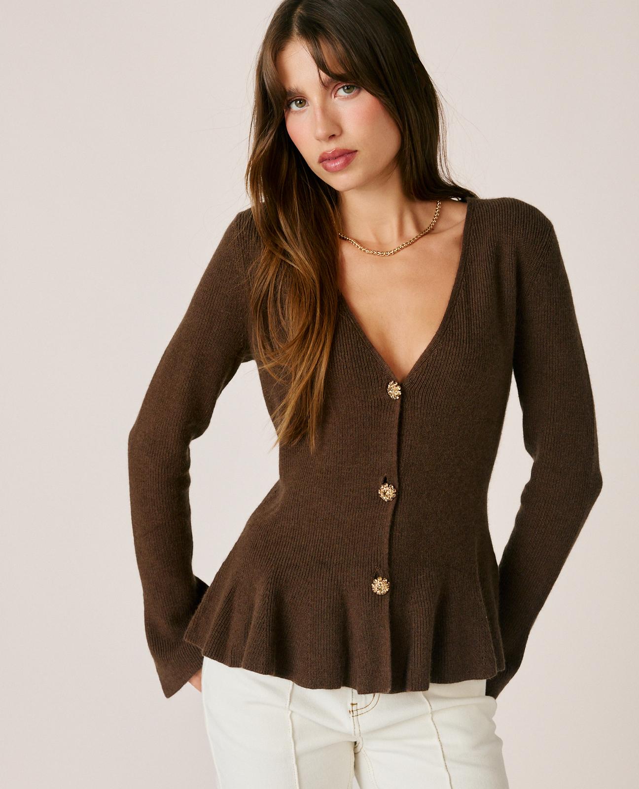 alma-en-pena-v-ausschnitt-strick-cardigan-braun-mit-schmuckkn-pfen image 2