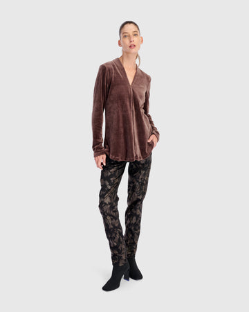 alembika-everyday-velvet-v-ausschnitt-top-sepia image 7