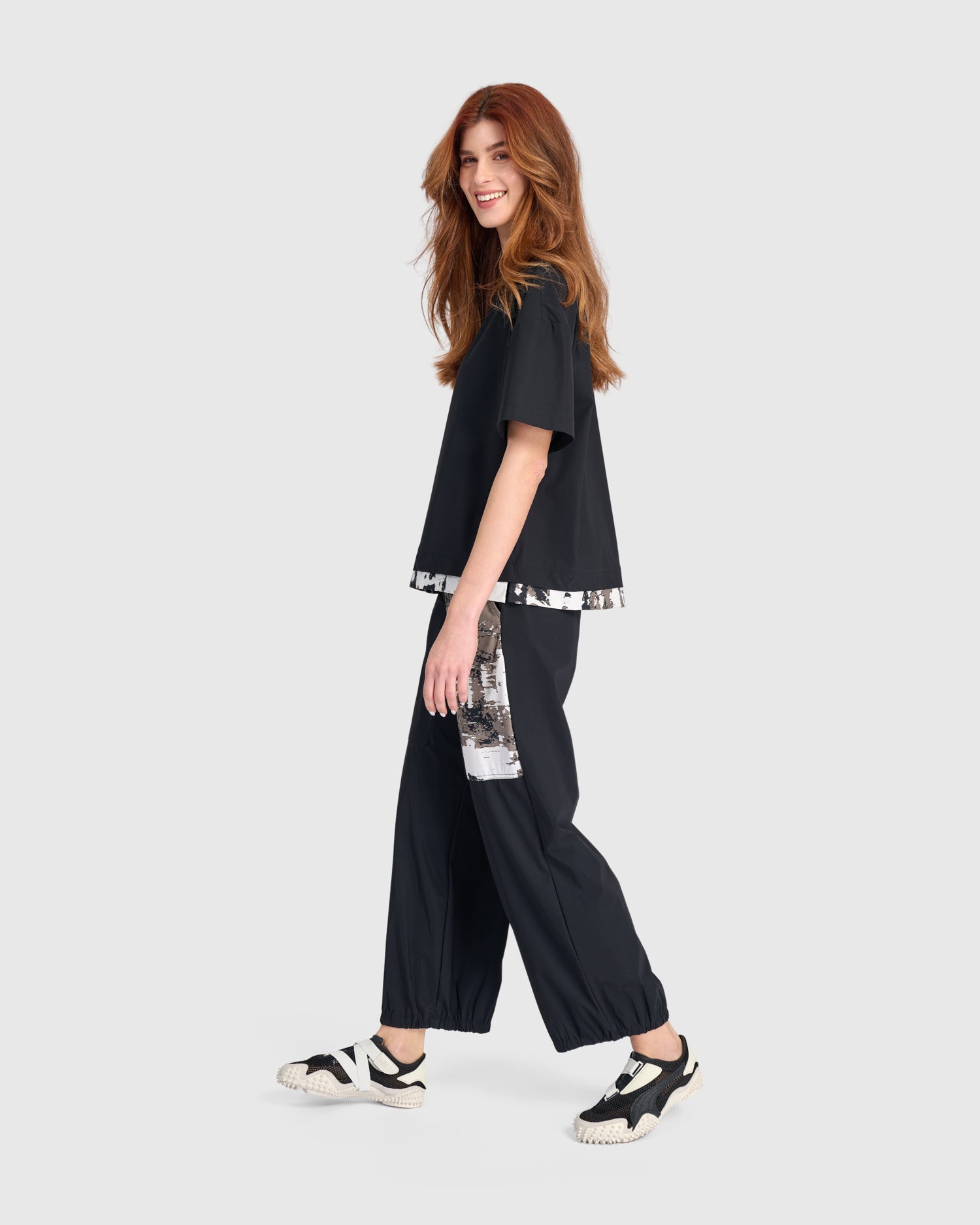 alembika-tekbika-aero-boxy-tee-black-graphic-funktionsshirt-upf-50 image 3
