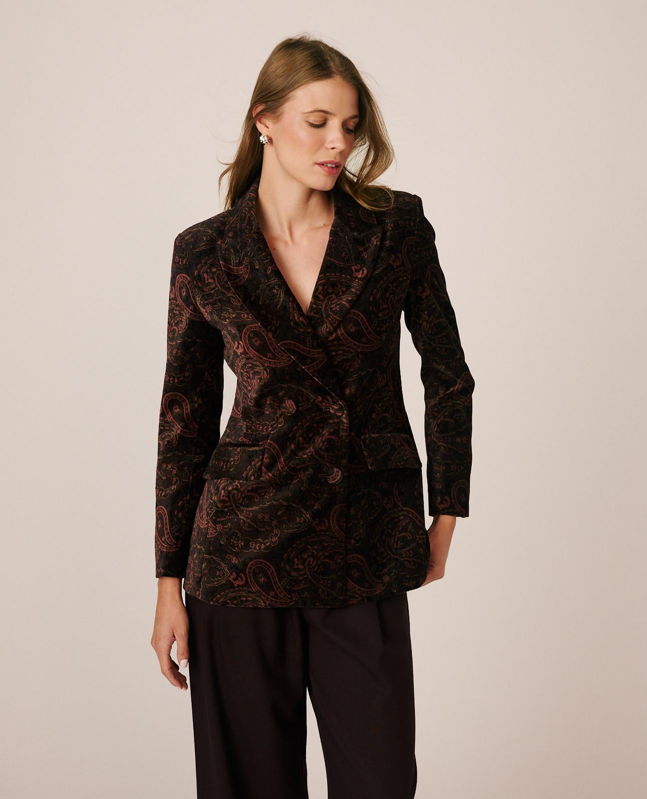 alma-en-pena-paisley-velvet-blazer-samtblazer-braun-wickeloptik image 3