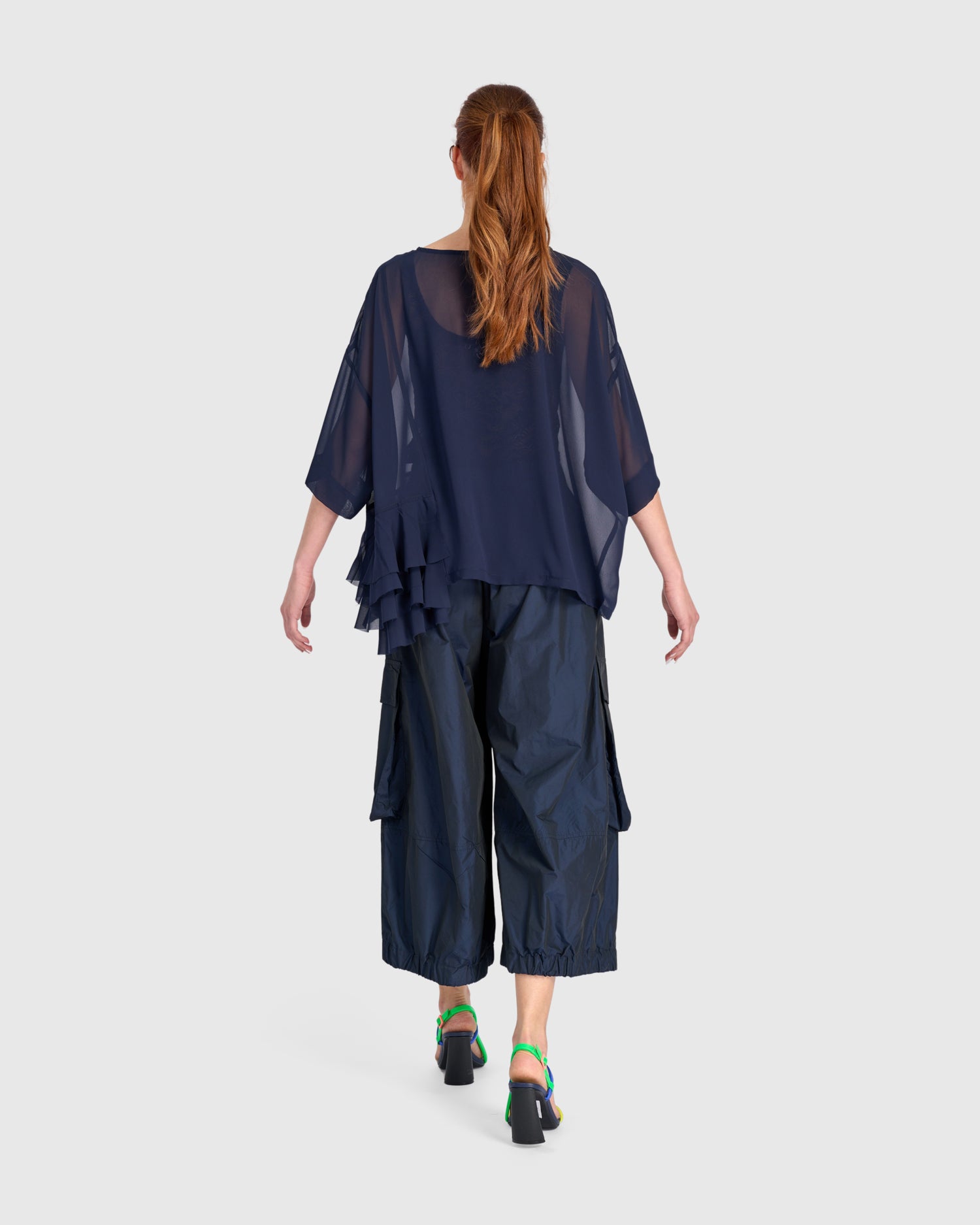 alembika-veiled-chiffon-top-ink-boxy-mit-slip image 5