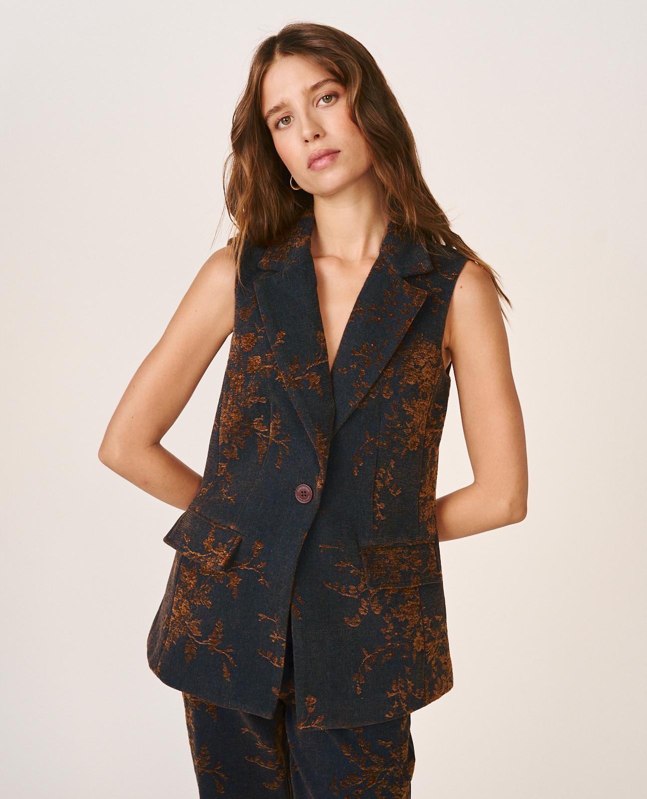 alma-en-pena-floral-denim-weste-wickel-weste-in-blau image 5
