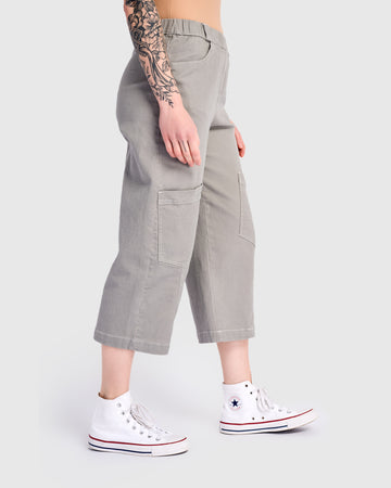 alembika-twill-palma-capri-hose-grau-barrel-cropped image 3