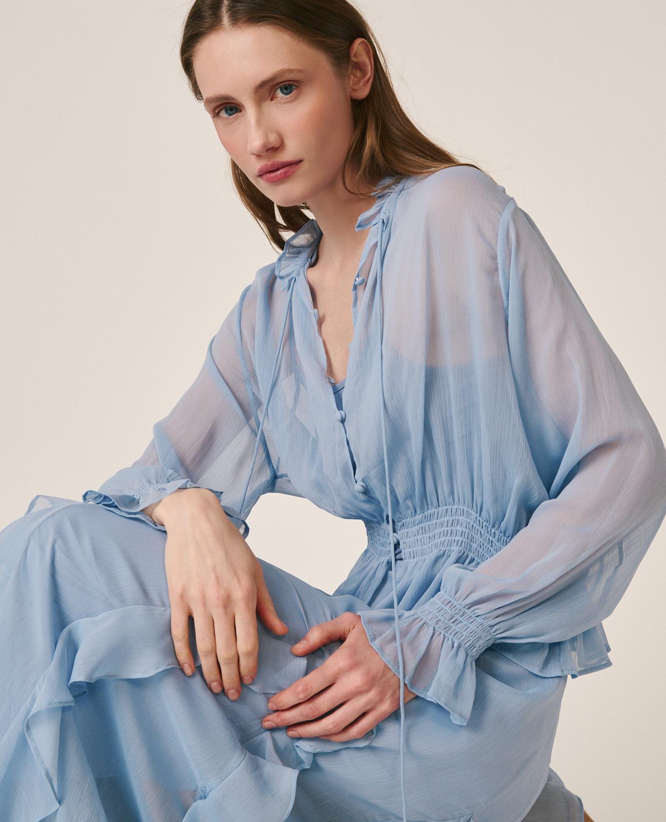 alma-en-pena-bluse-langarm-chiffon-hellblau-mit-r-schen-und-knopfleiste image 1