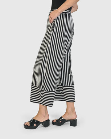 alembika-urban-stripes-lantern-pants-black-hose image 5