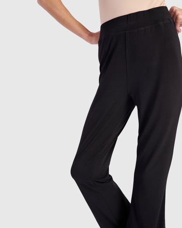 alembika-essential-slinky-flare-hose-schwarz-lang image 5