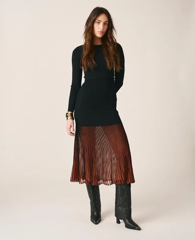 alma-en-pena-plisseekleid-lang-schwarz-mit-langarm image 1