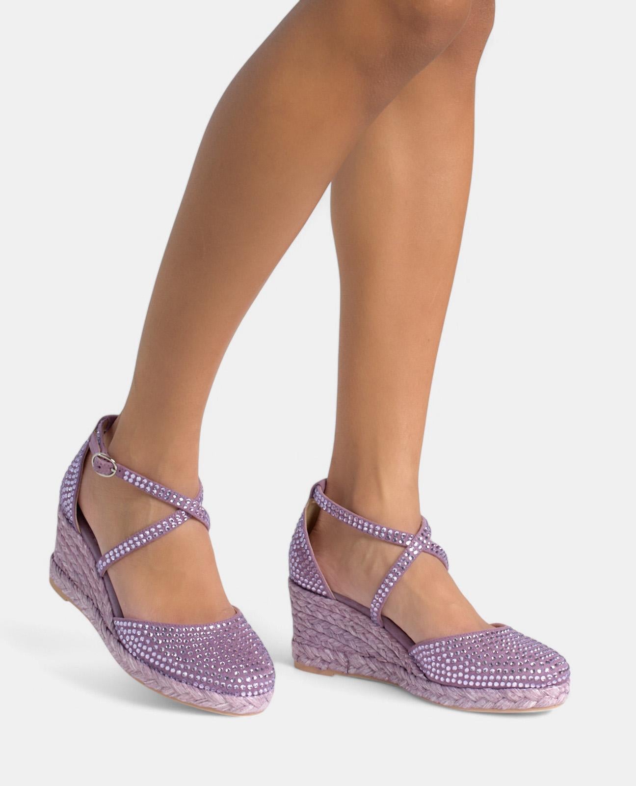 alma-en-pena-keilsandalette-mit-strass-riemen-und-5-cm-keil-in-violett image 4